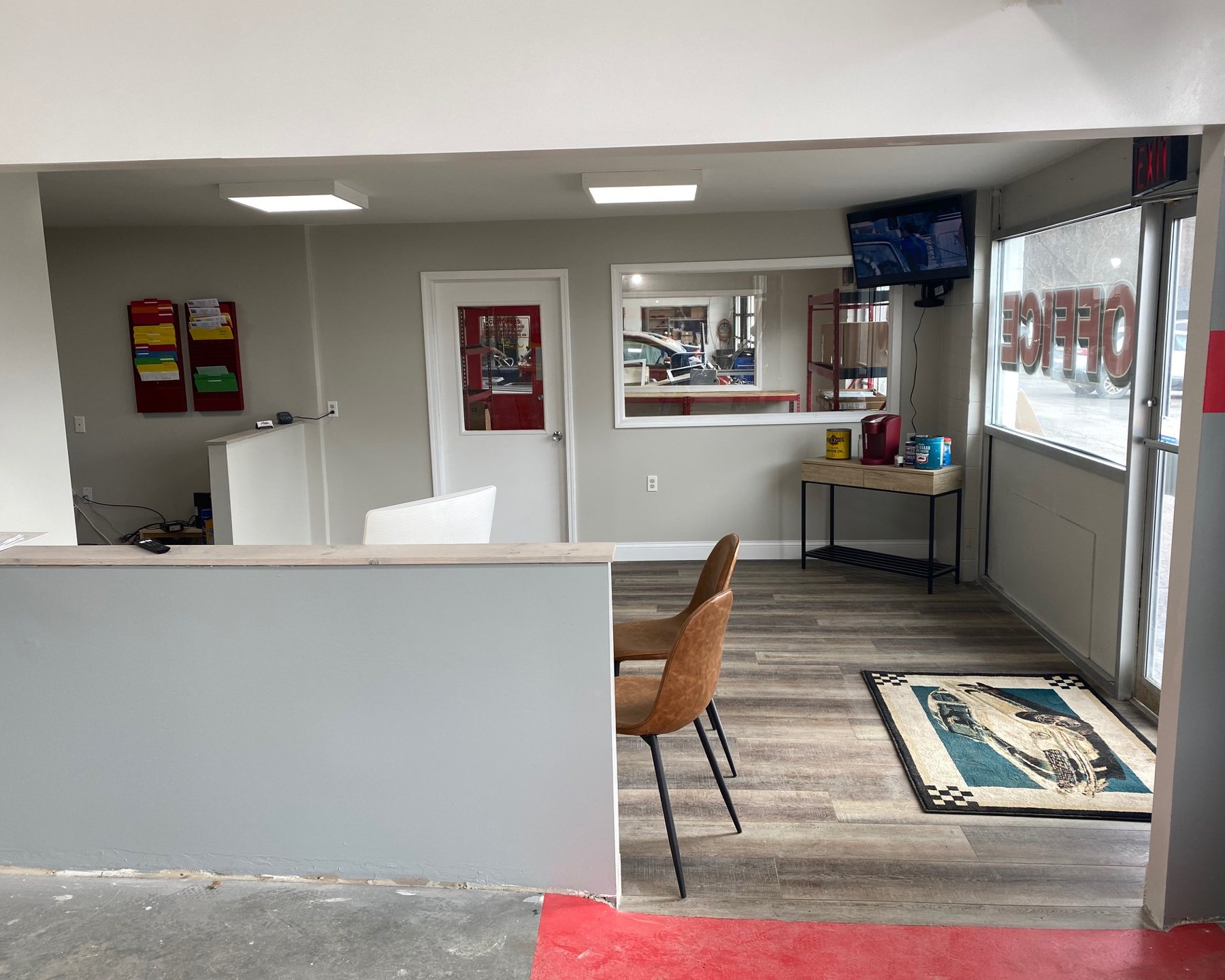 Thomas Auto Collision customer lobby